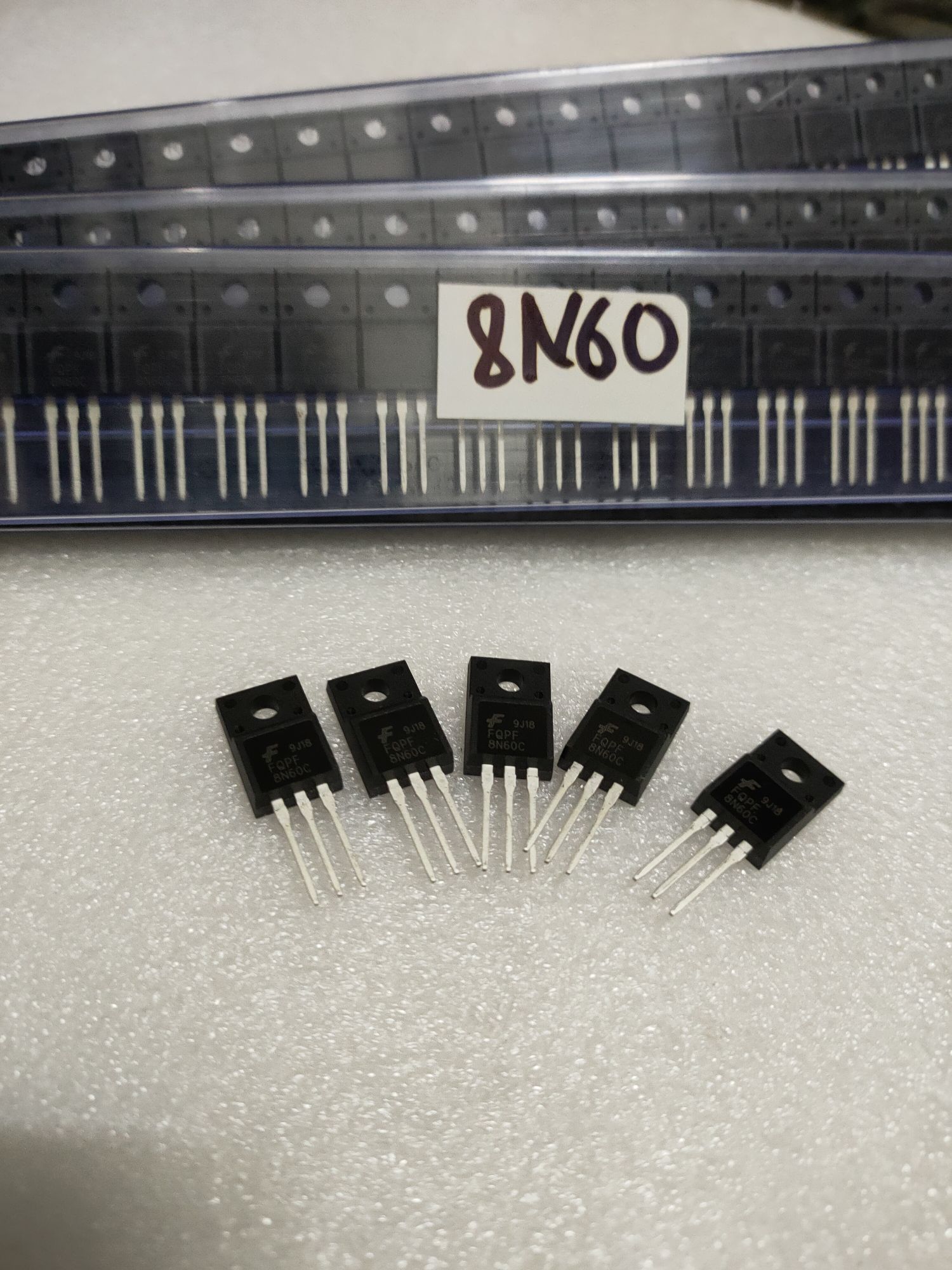 5 Con MOSFET 8N60