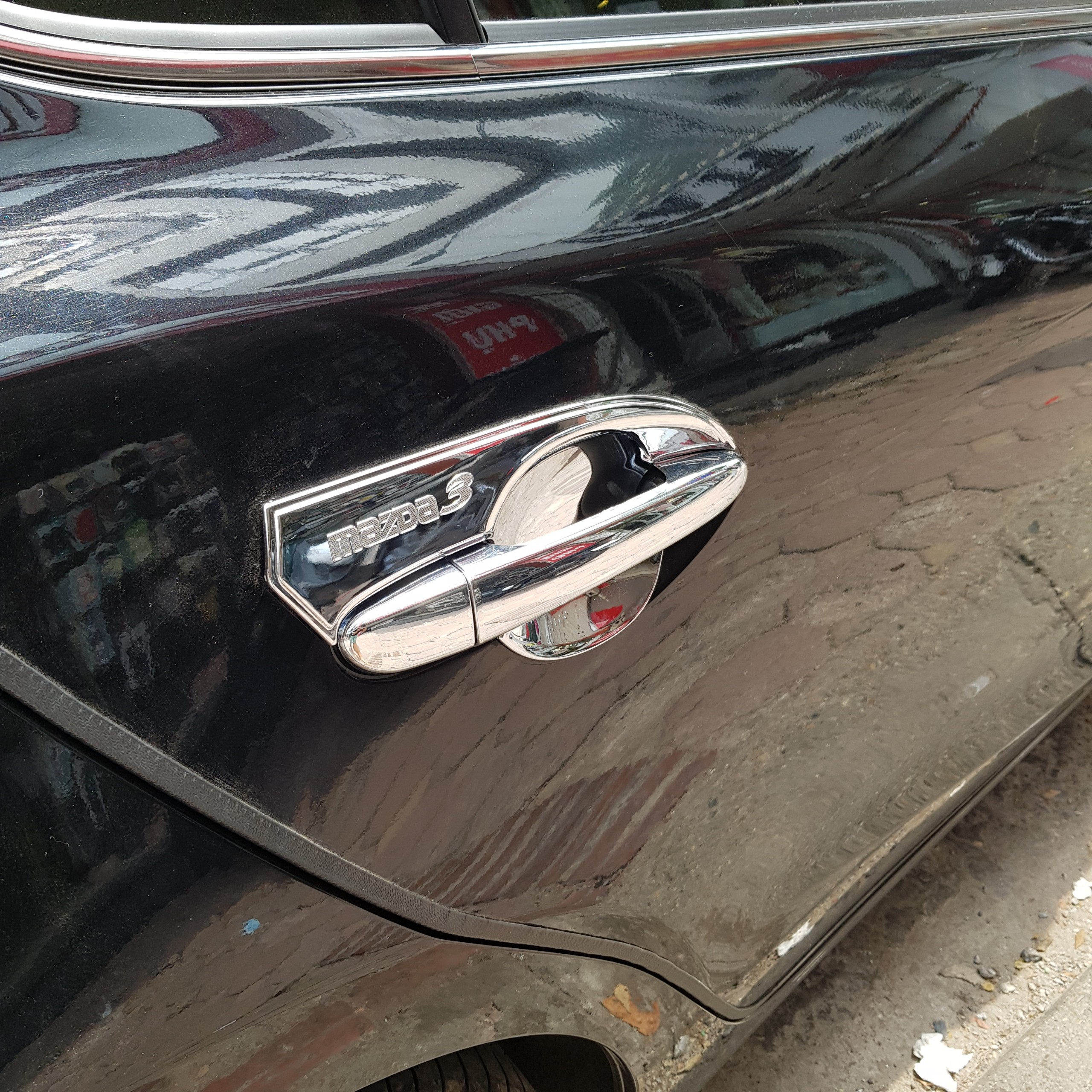 Ốp nắp đậy bình xăng Mazda 3 2015-2019