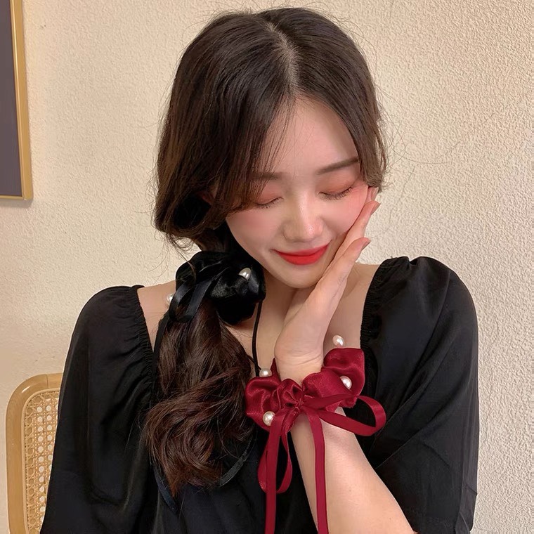 Cột tóc Scrunchies lụa đính hạt trai, phụ kiện tóc phong cách Hàn Quốc