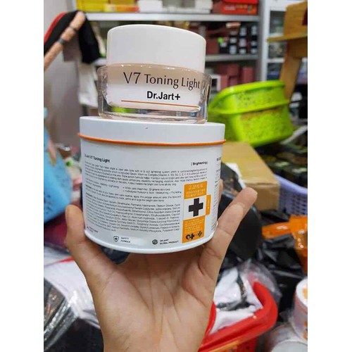 Kem dưỡng da V7 hộp thiếc 50ml