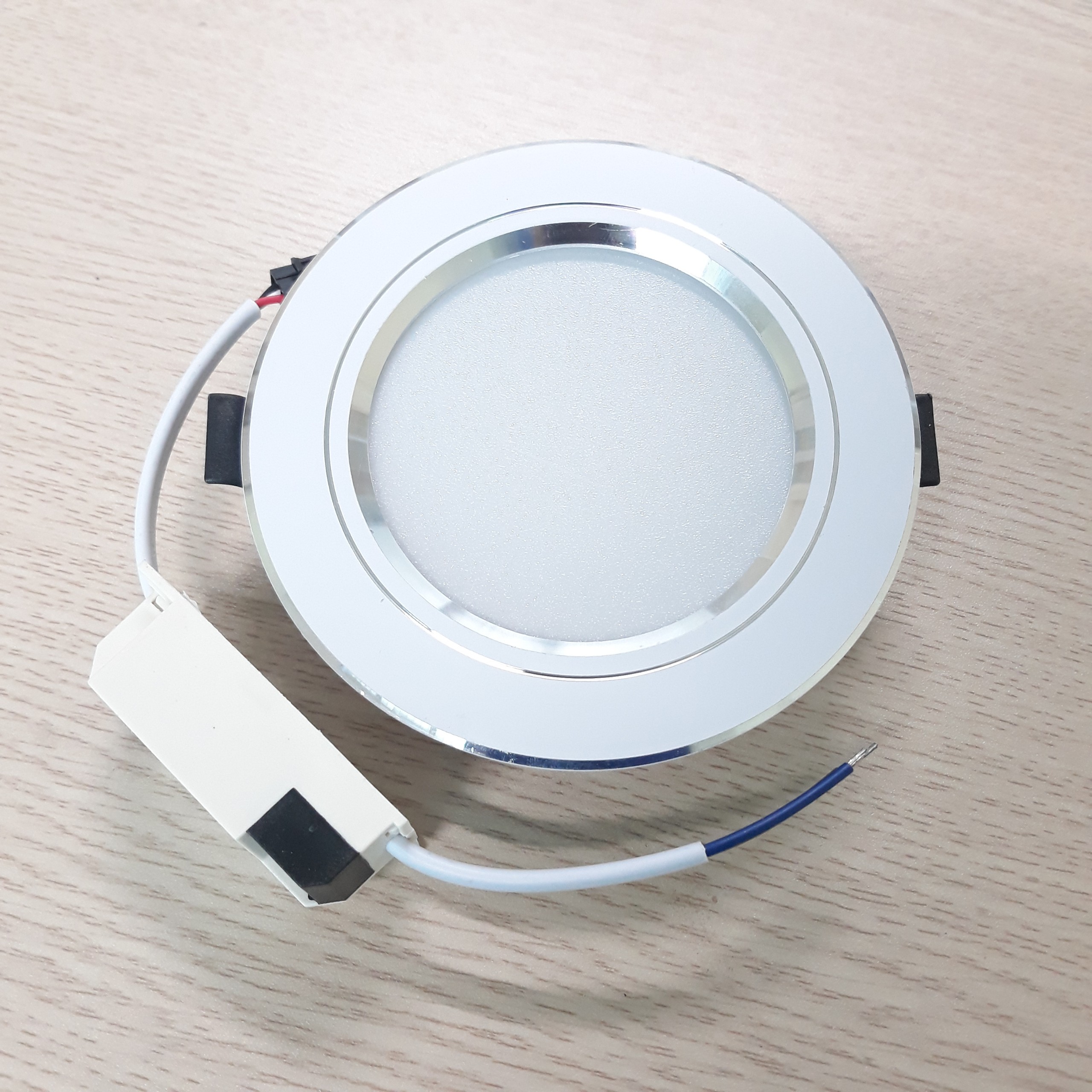 Đèn led âm trần 7w viền Bạc 3 chế độ - Phi 90