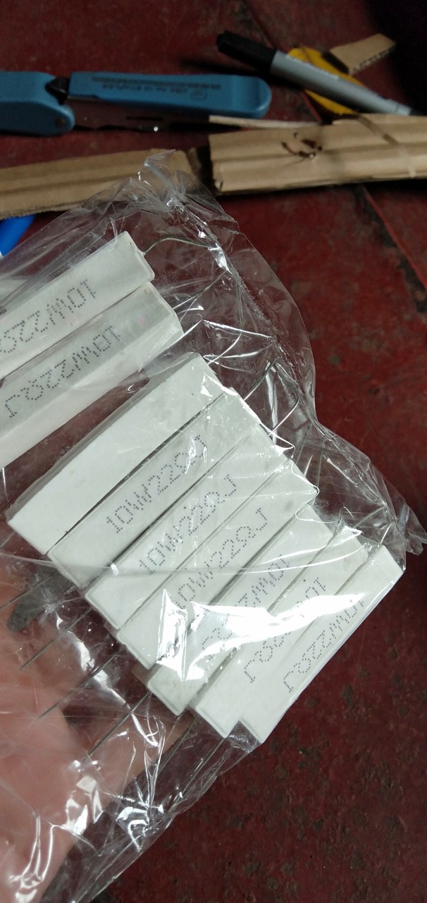 10 điện trở sứ 22 om 10w