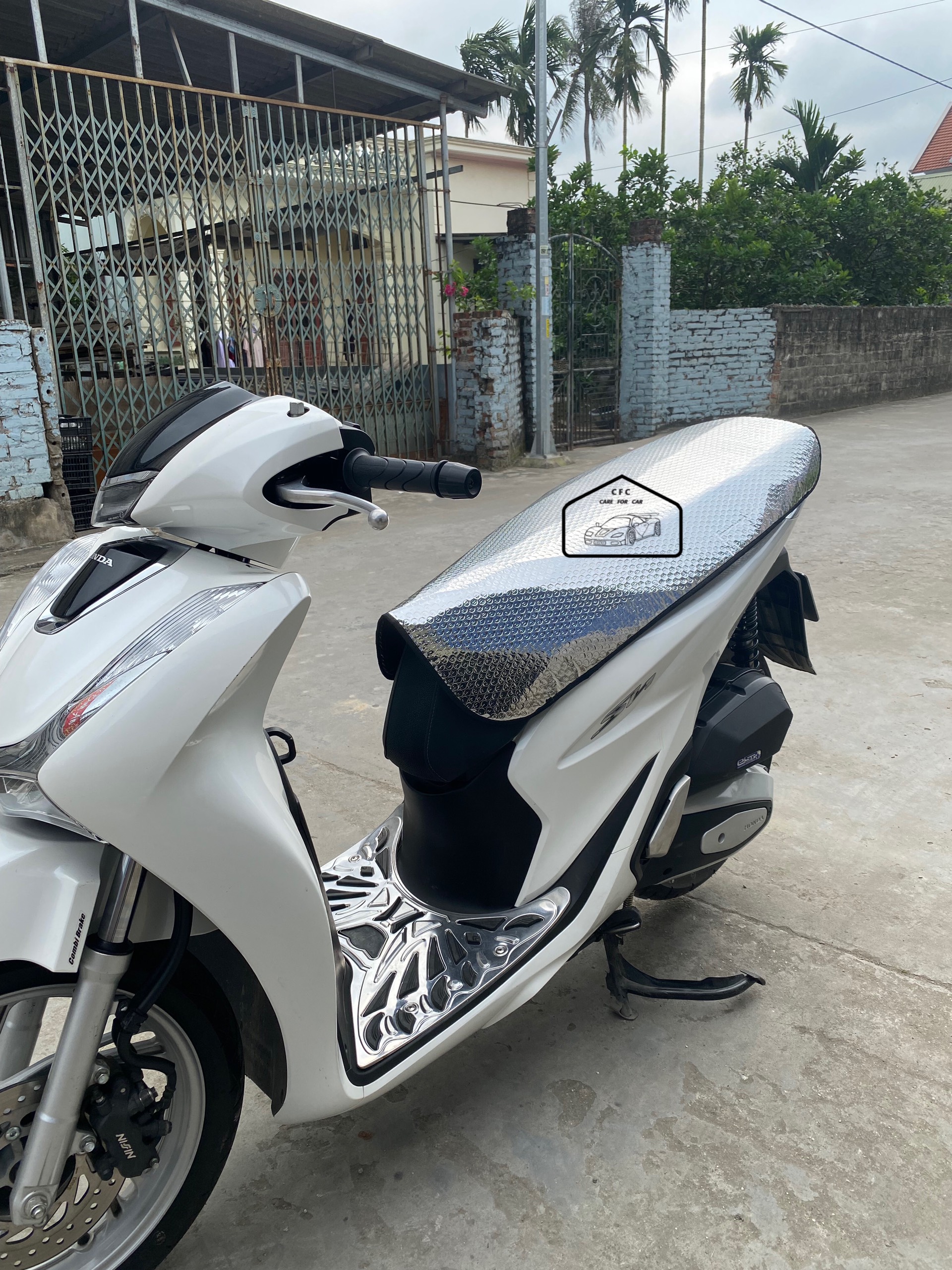 tấm che nắng yên xe máy