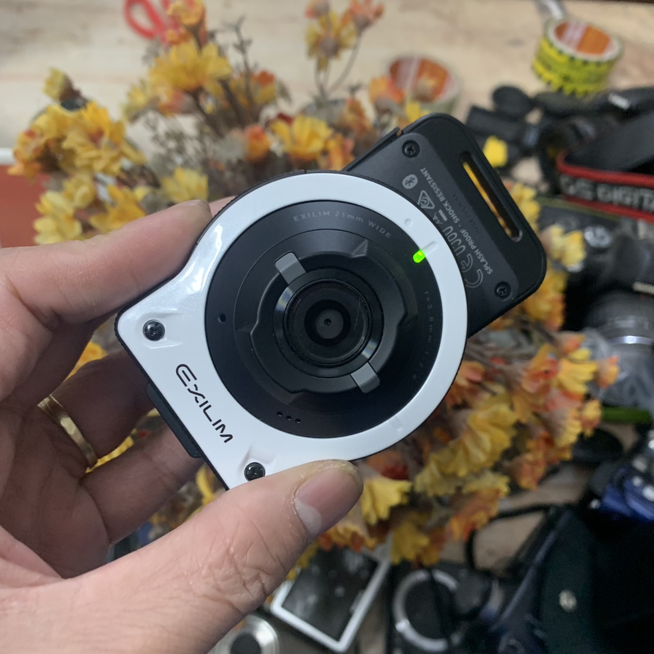 Máy ảnh Casio EX-FR10 quay chụp tốt
