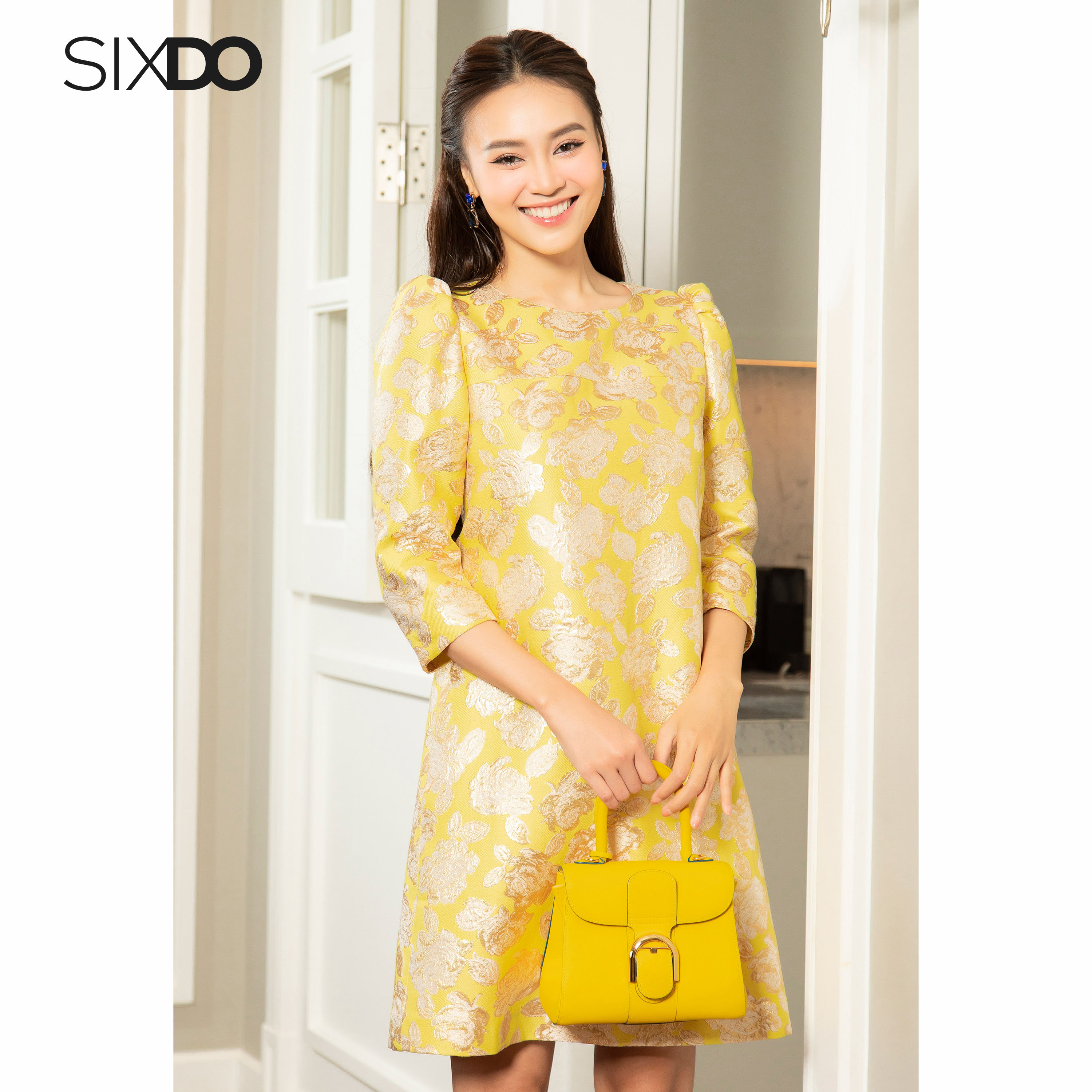Đầm gấm vàng họa tiết hoa tay lửng SIXDO