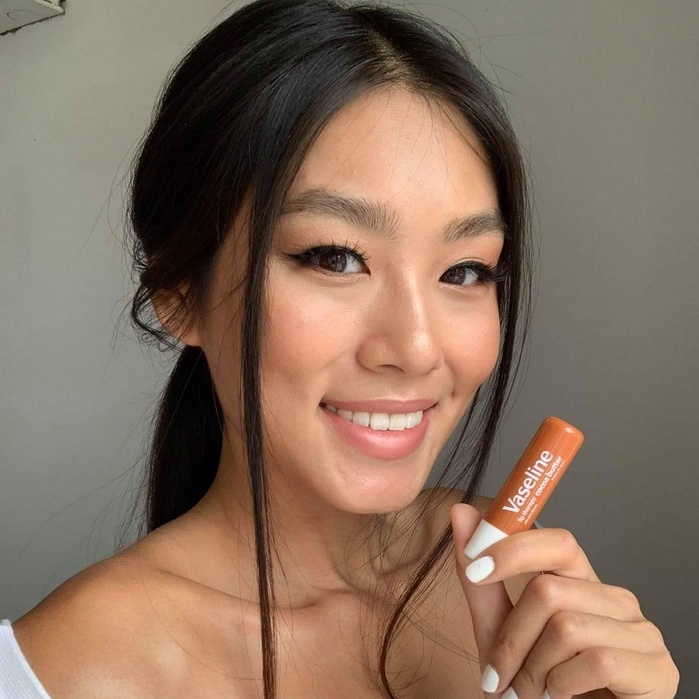 Son Dưỡng Mềm Môi Vaseline Stick (4.8g)