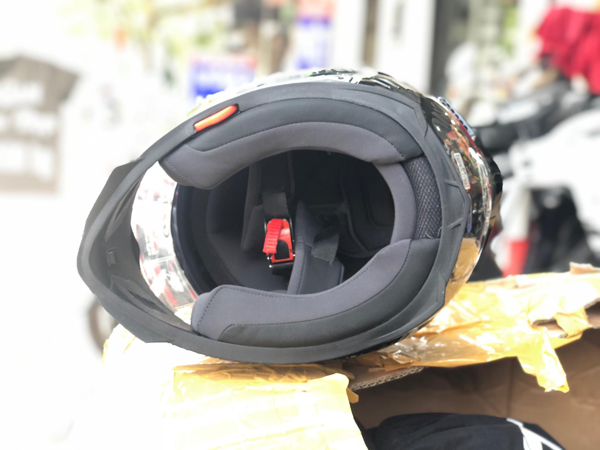 Mũ bảo hiểm fullface GXT 358 2 kính tem mới