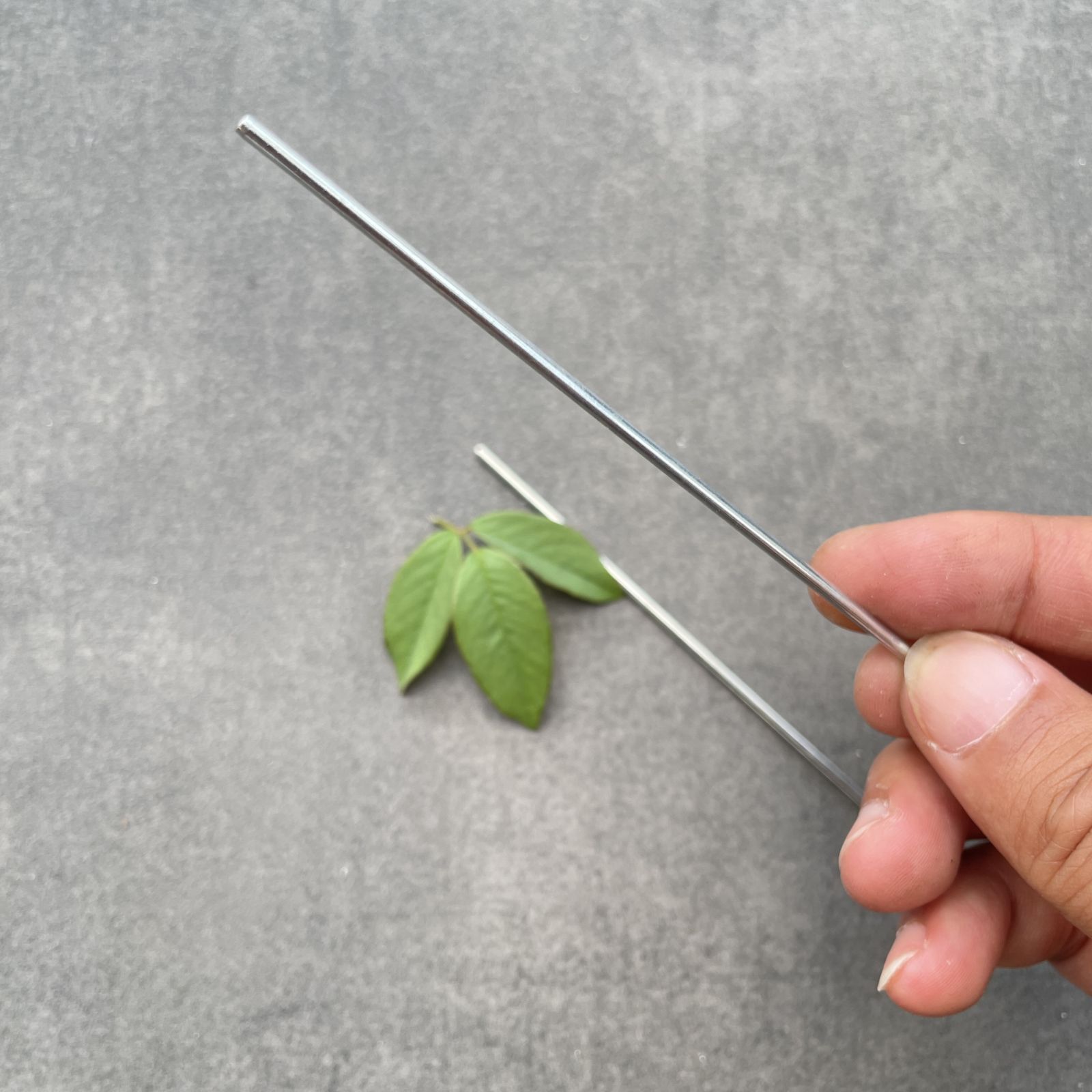 Trục lắp bánh xe đồ chơi 2mm dài 10cm