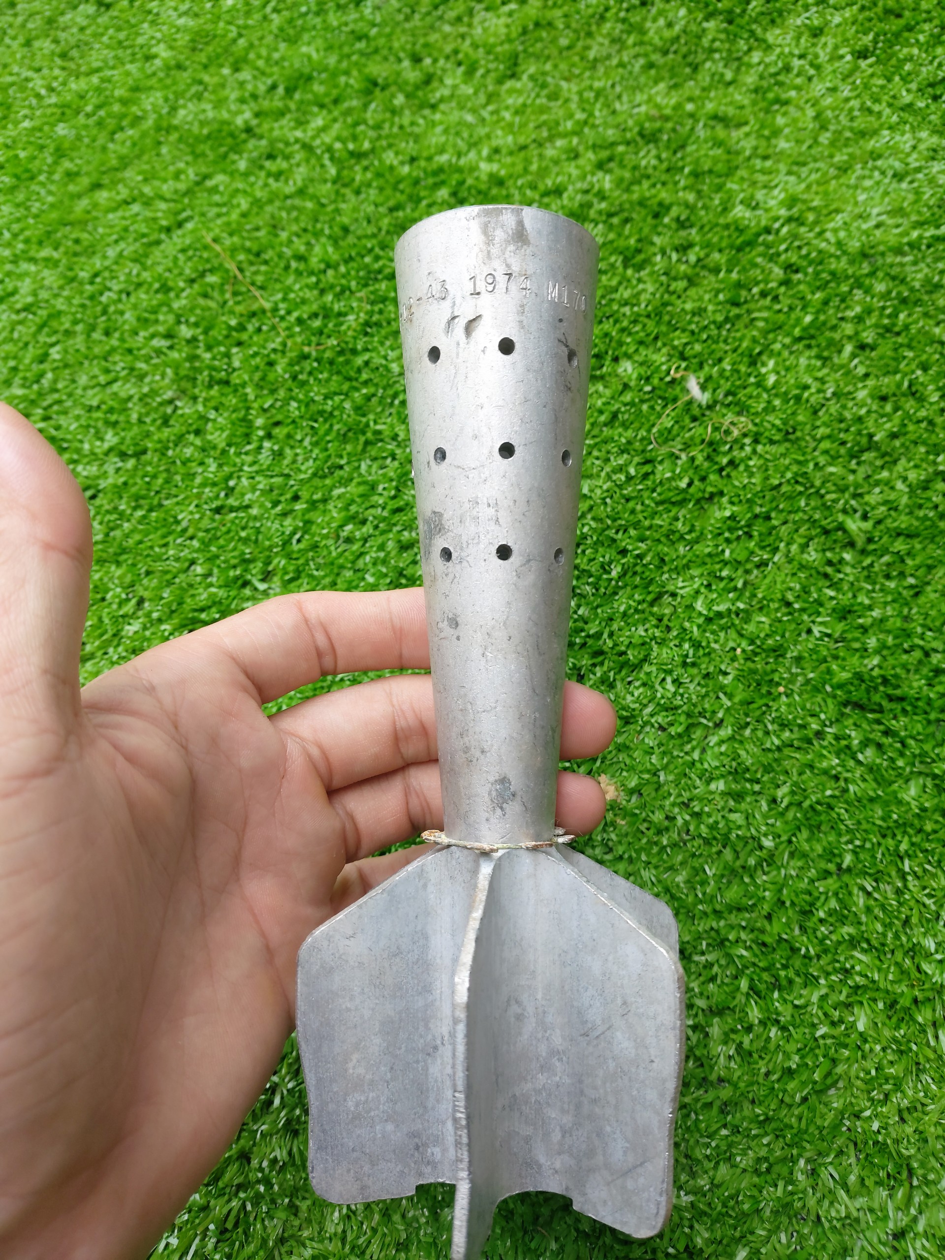 Đuôi cối 81mm US,lọ cắm hoa