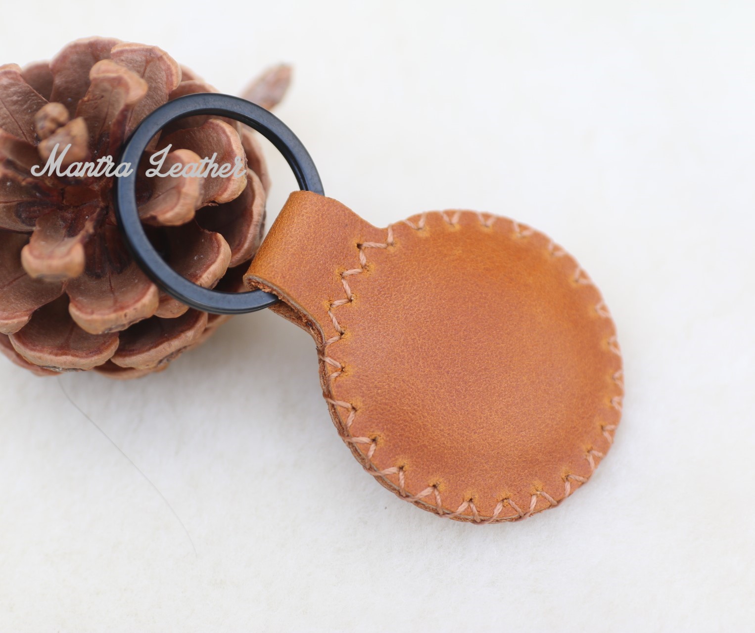 Bao da móc khoá dành cho thẻ AirTag làm thủ công (Handmade)