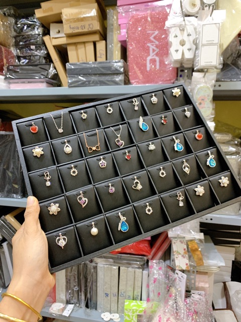 Khay đựng mặt dây chuyền
