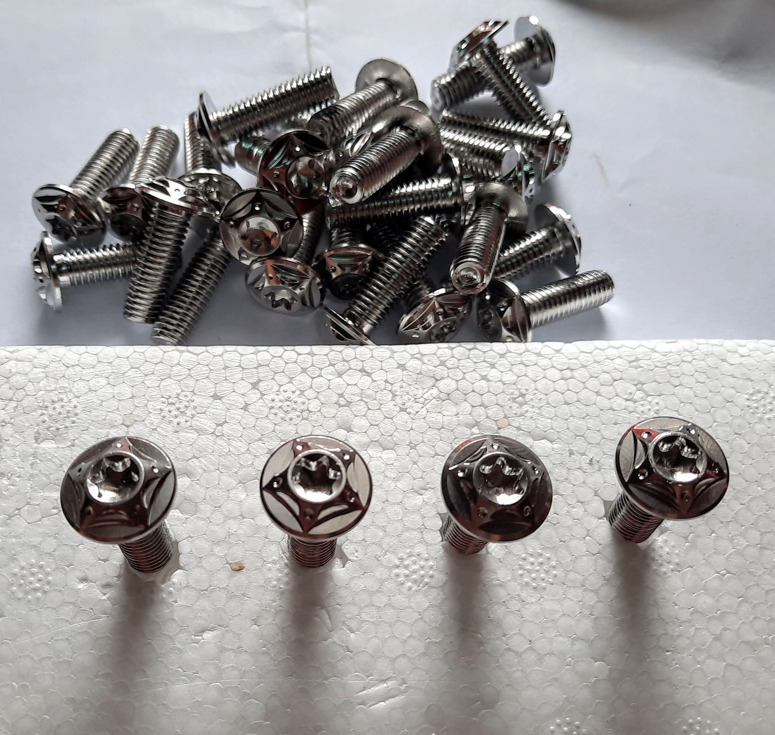 BỘ 4 CON ỐC ĐĨA SALAYA 8LY x 20mm