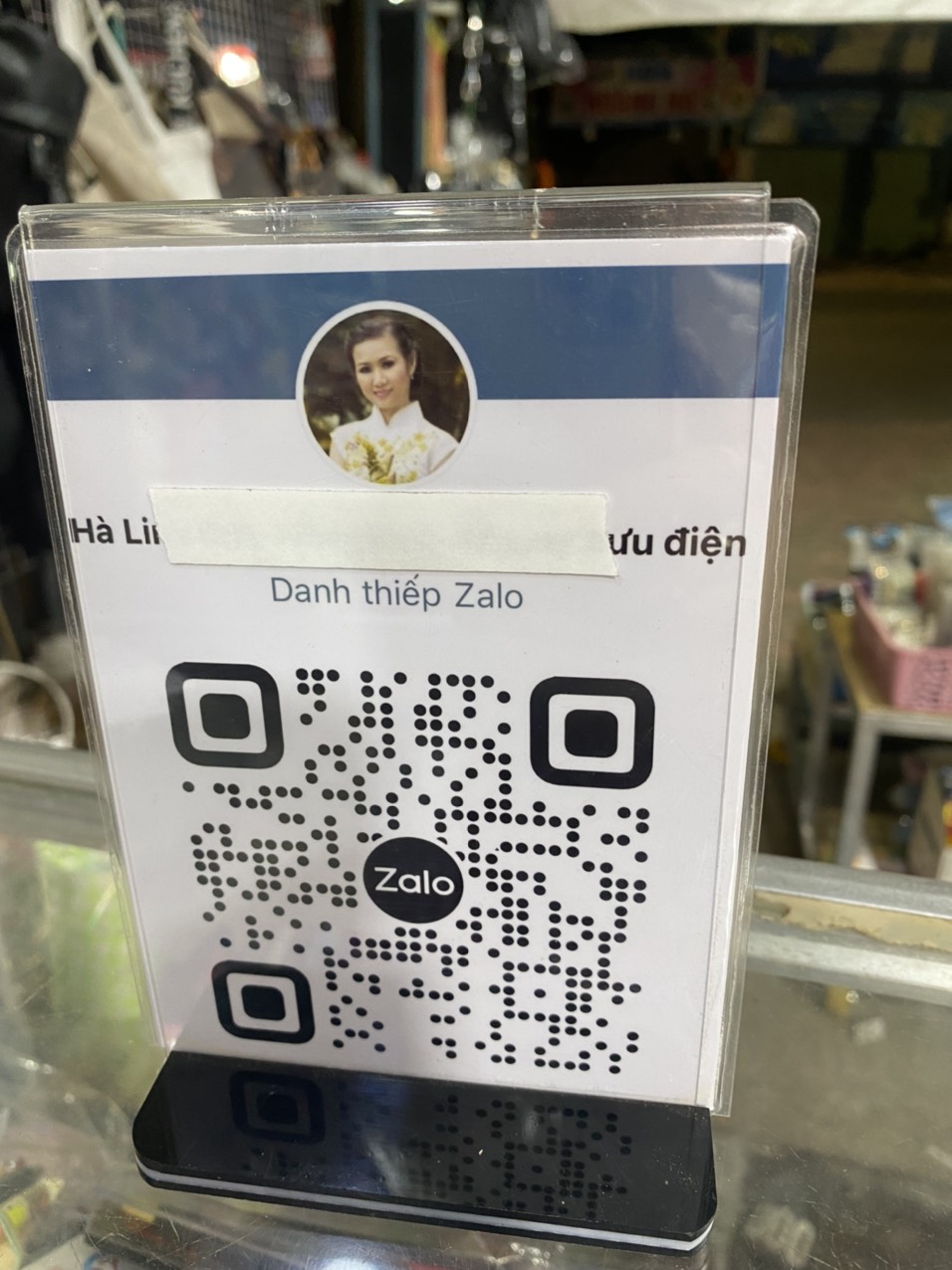 In menu in mã QR code bằng mica để bàn