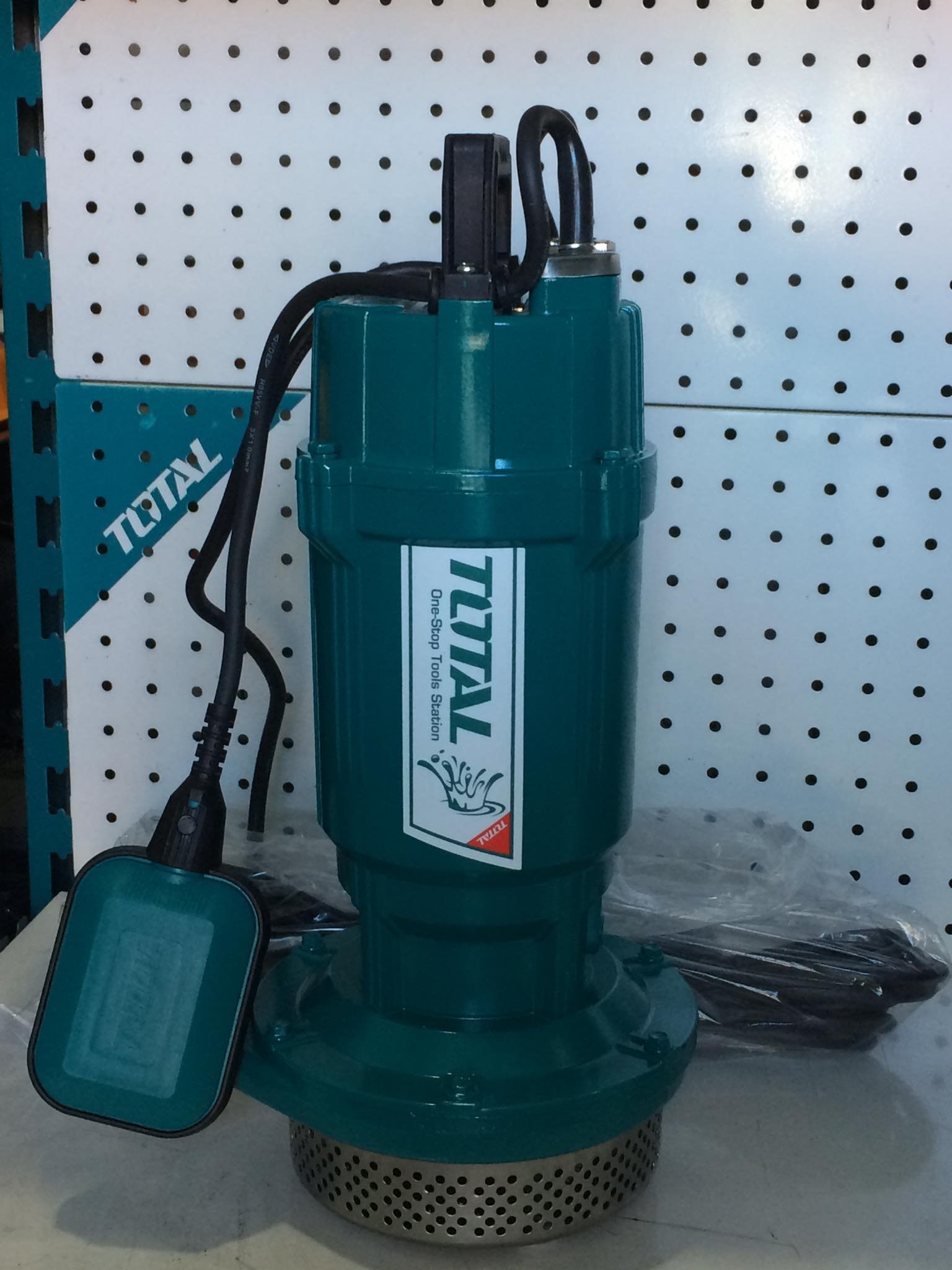 750W (1HP) Máy bơm chìm nước sạch Total TWP67506