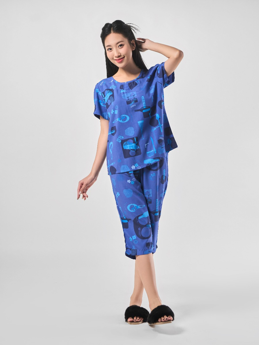 Winny - bộ đồ lanh cộc tay quần ngố mặc nhà họa tiết graphic 2mnla23033n