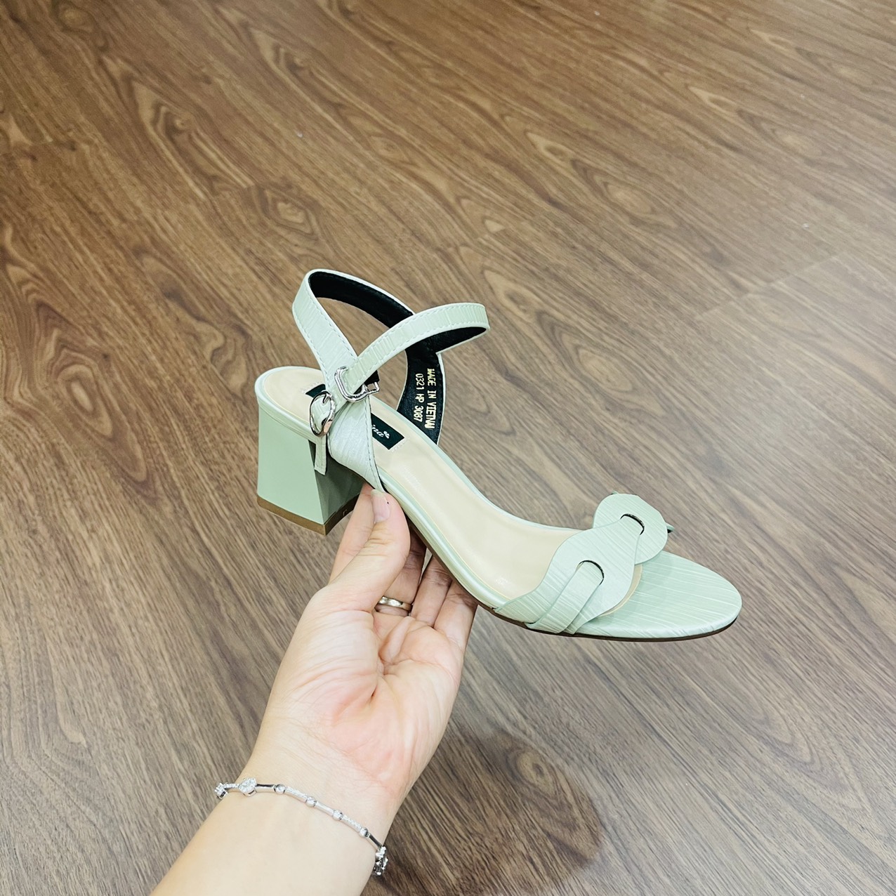 Sandal VIP gót 5cm, quai sóng MT3087