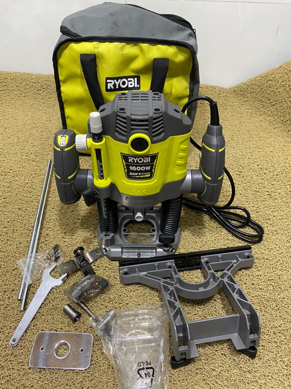 [HCM]Máy Phay Lớn 1600W Ryobi RRT1600-S(qua sử dụng)