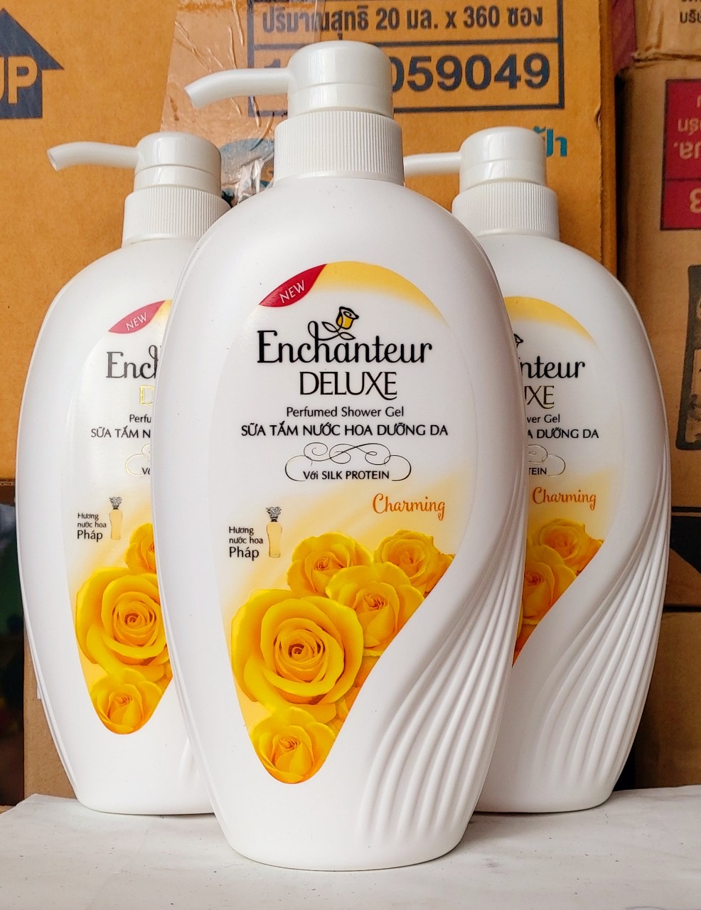 [HCM] SỮA TẮM ENCHANTEUR VÀNG 650G