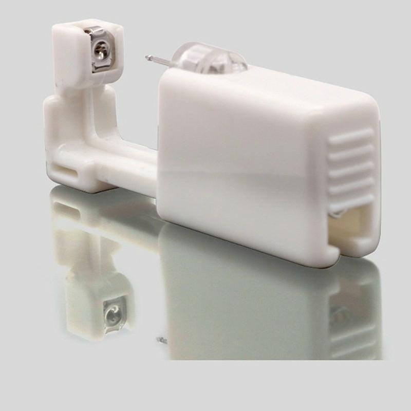 Dụng cụ xỏ lỗ tai