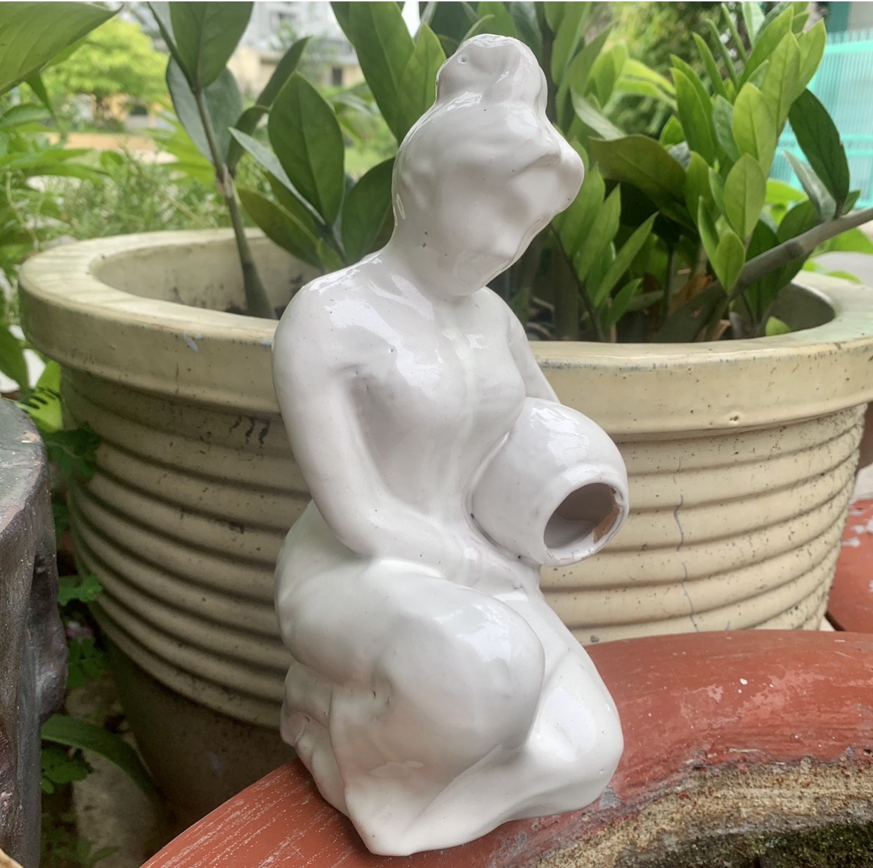 Tượng Cô Gái Ôm Bình Đổ Nước Trang Trí Hồ Cá,Hòn Non Bộ, Sân Vườn..