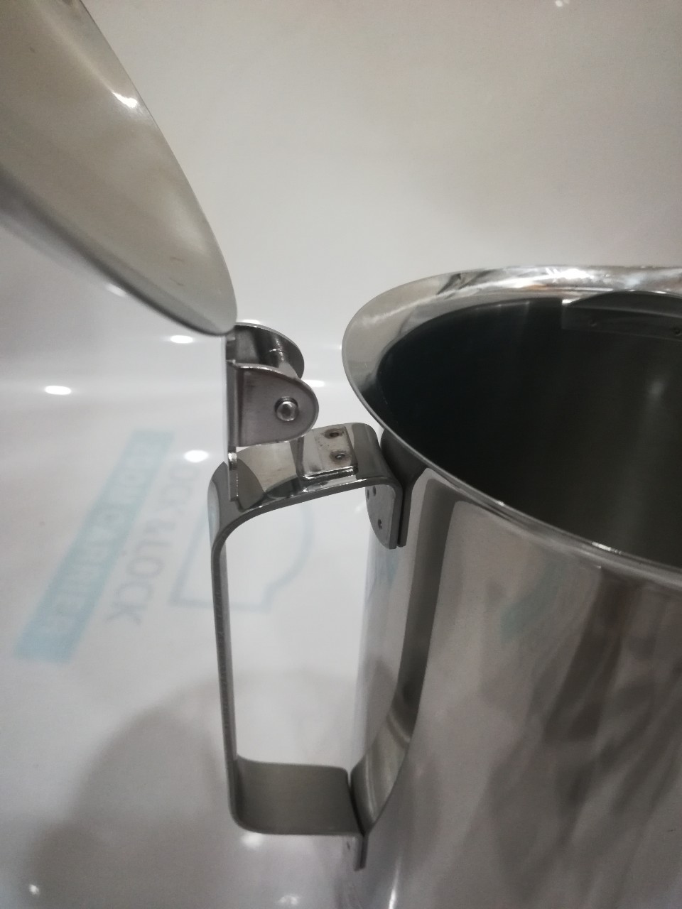 CA NƯỚC CÓ NẮP ZEBRA 115014