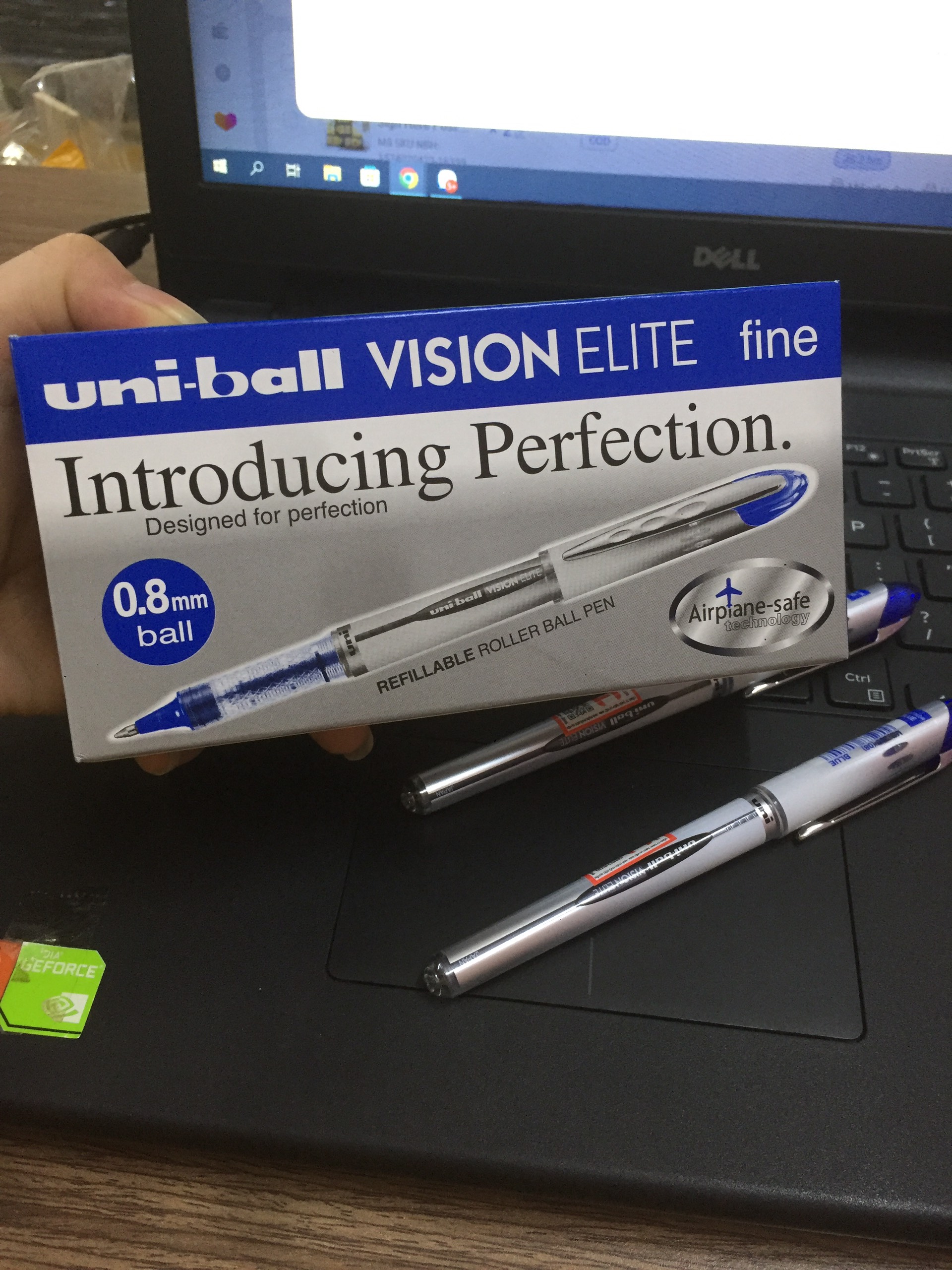 BÚT KÝ TÊN UNI-BALL UB-200 (0.8) [HÀNG CHÍNH HÃNG]
