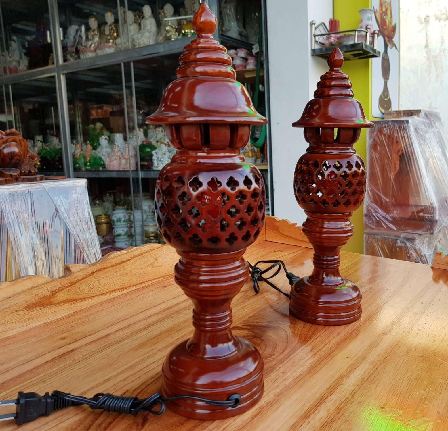 Cặp đèn thờ gỗ tràm bông vàng cao 41 cm