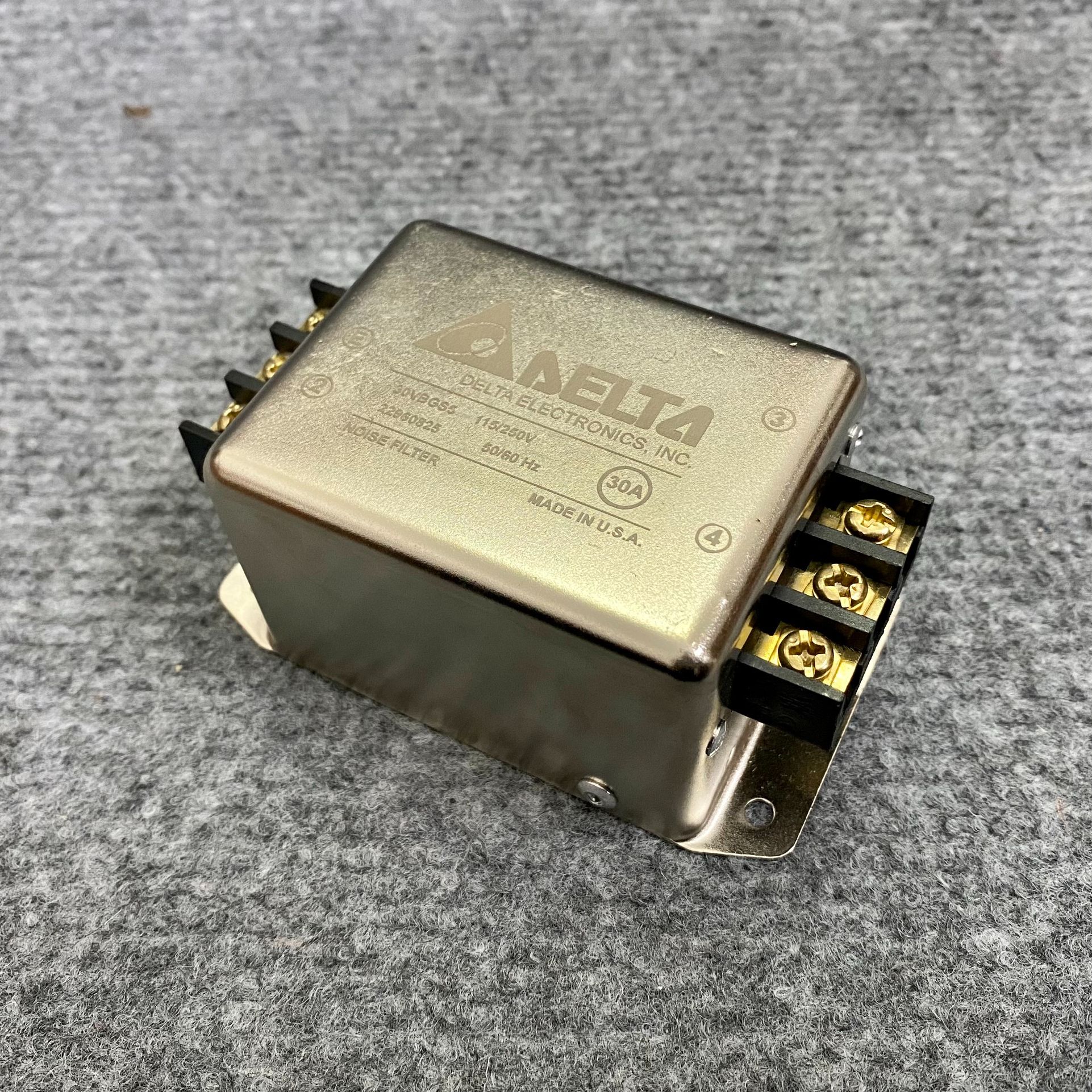 Lọc Nguồn Điện 30A Made In USA DELTA