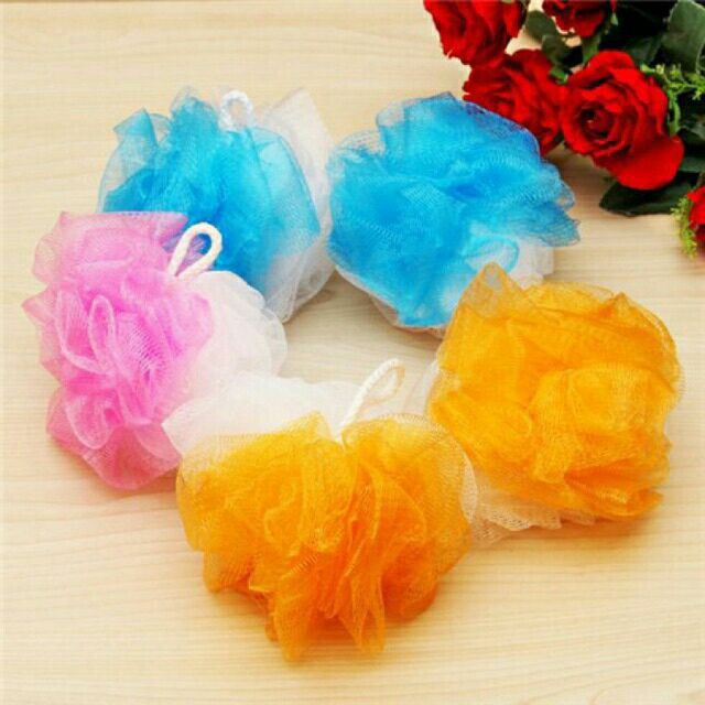 Mesh memory ball shower head