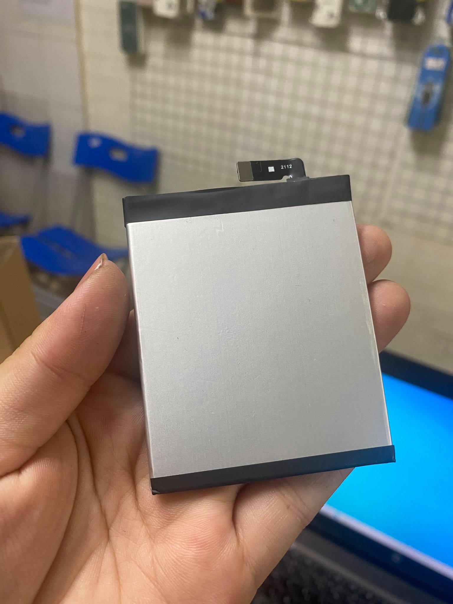 Pin gắn trong điện thoại Sharp Aquos R2 - SHV42