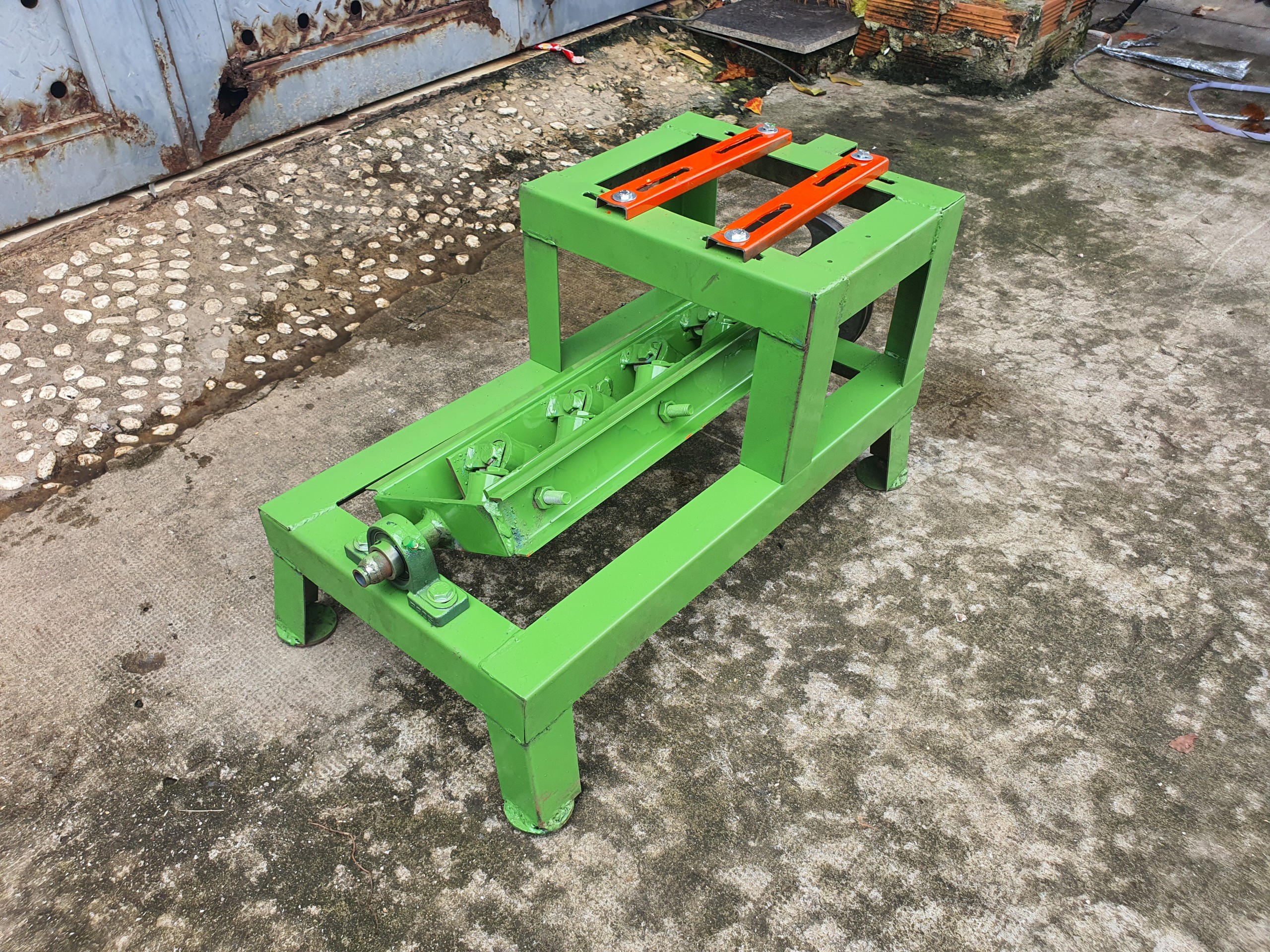 KHUNG DUỖI SẮT lớn (chưa có motor)