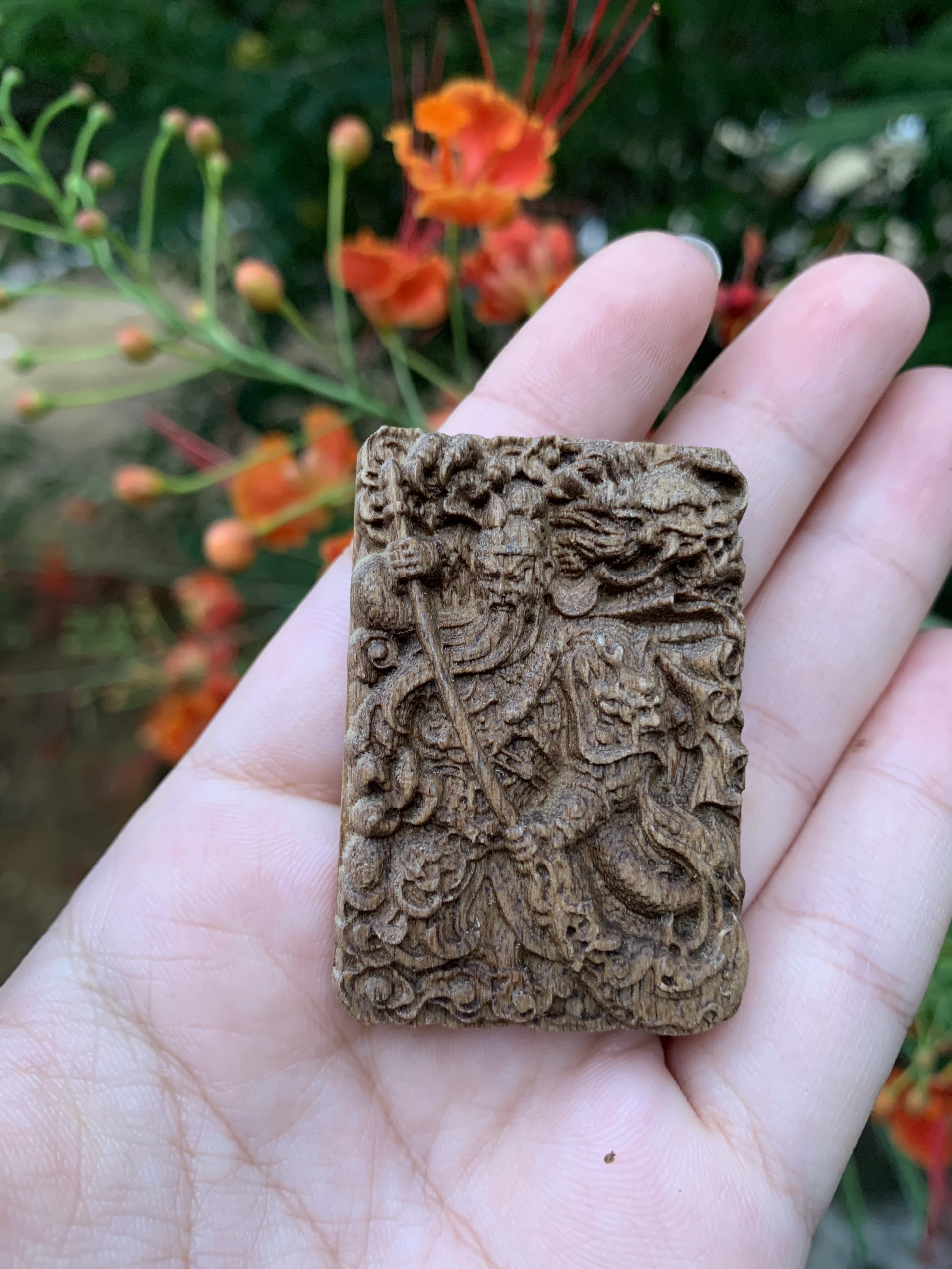 Mặt dây chuyền Quan Công phong thủy gỗ trầm hương tốc tự nhiên