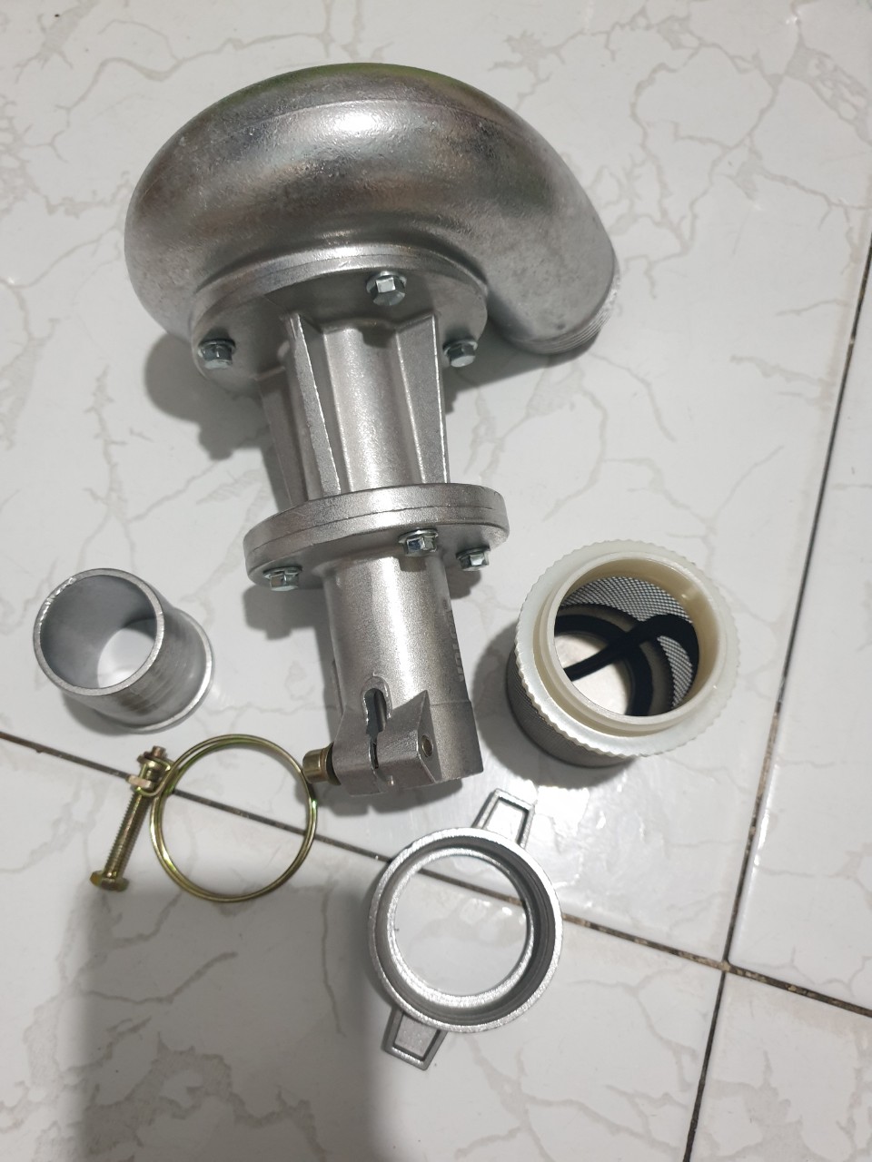Đầu bơm nước phi 28mm, 9 khía  gắn máy cắt (phát) cỏ.