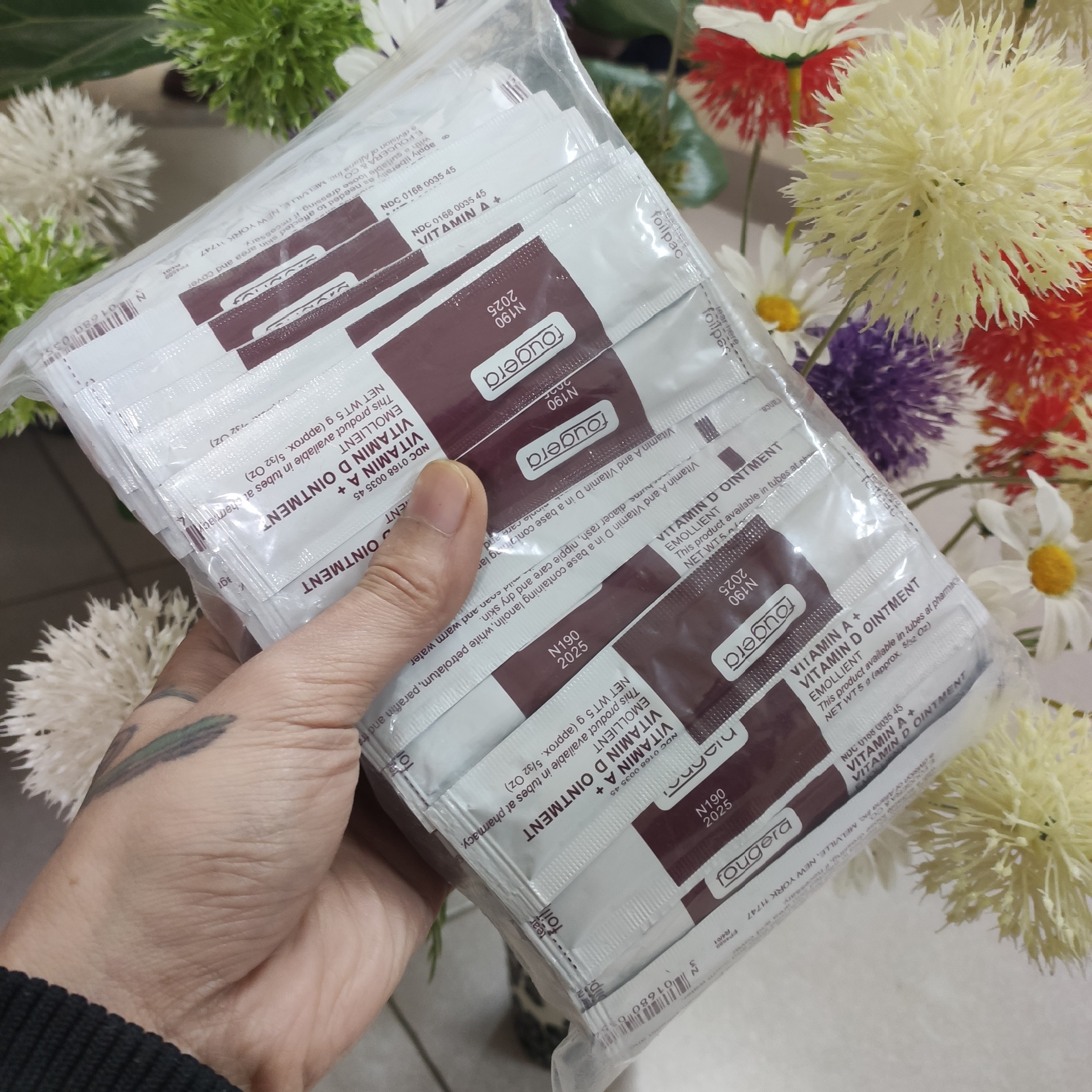 100 tuýp Vitamin A&D dưỡng hình xăm , môi , mí
