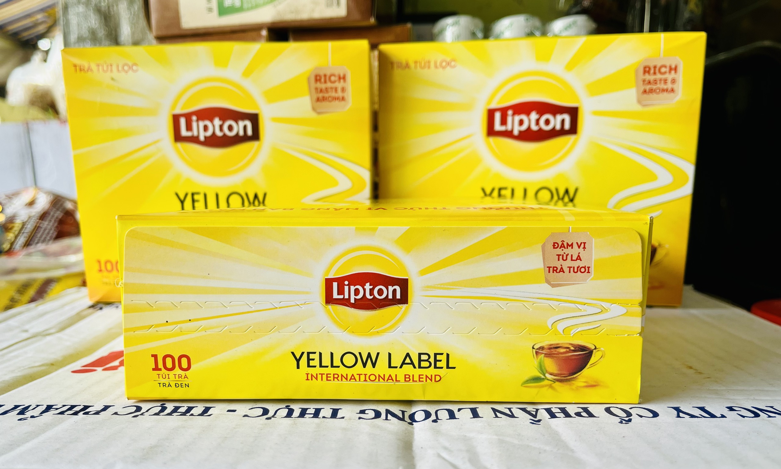 Trà đen túi lọc Lipton nhãn vàng hộp (100 gói x 2g)