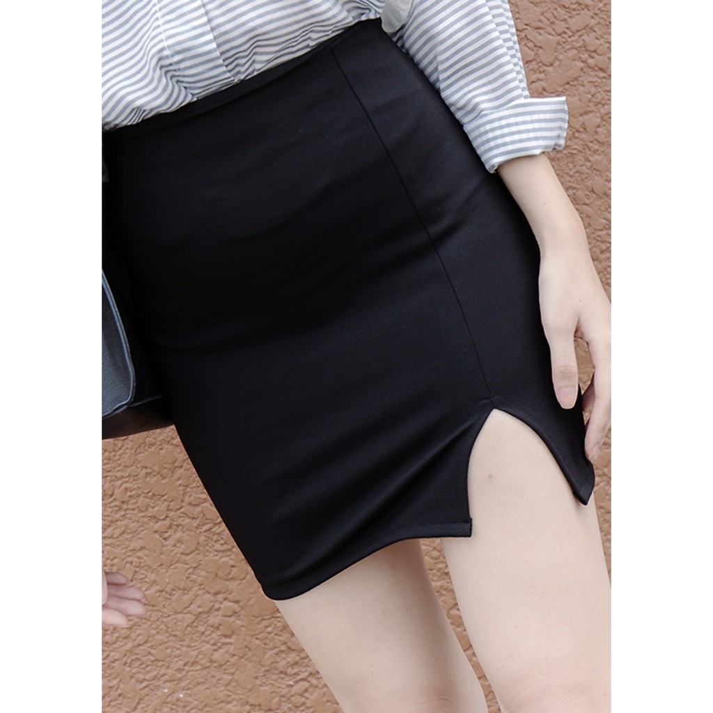 Chân váy ngắn xẻ trước thời trang