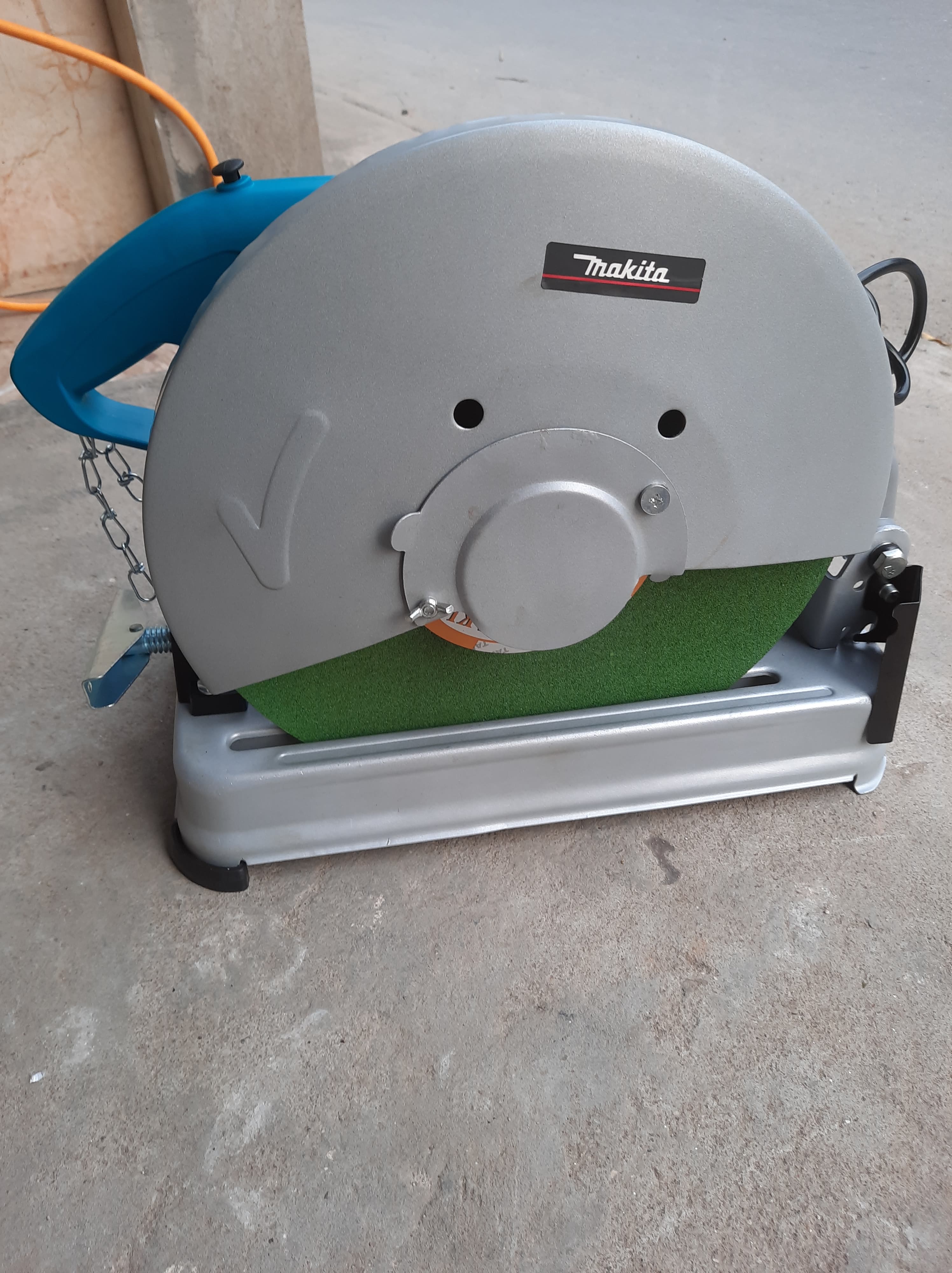 Máy cắt sắt 2414NB tặng kèm lưỡi cắt