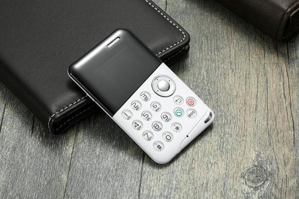 Điện thoại AEKU Mini M8 (có bảo hành)