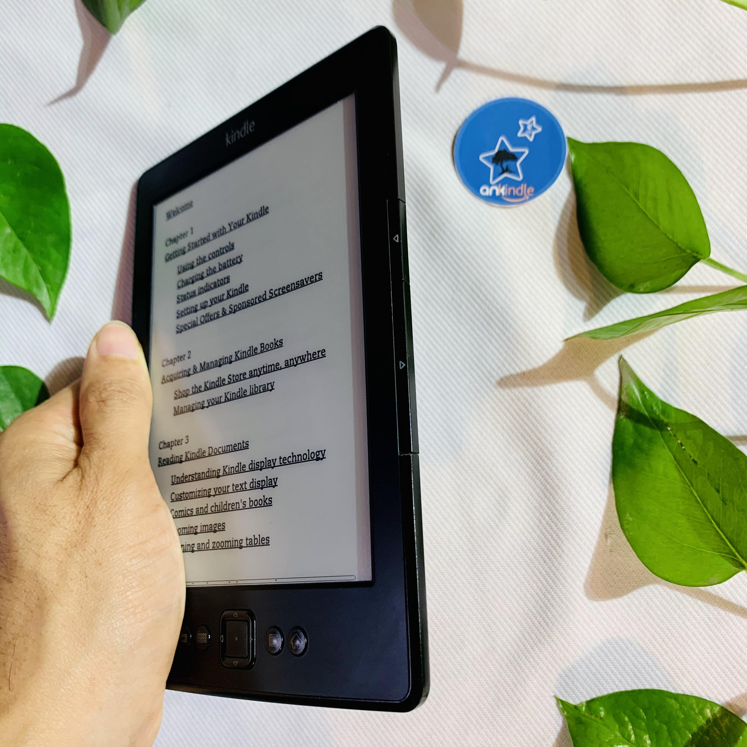 Máy Đọc Sách Amazon Kindle Basic 8th không có đèn nền