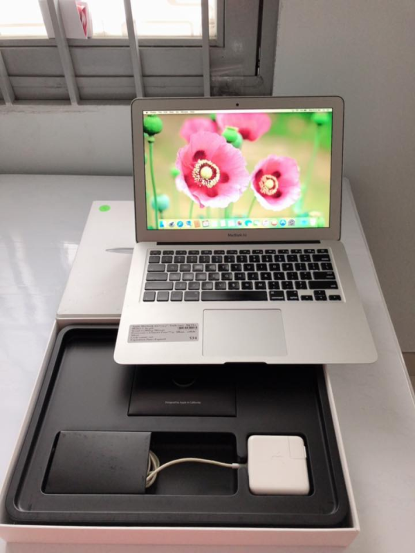 Bảng giá Laptop xách tay Mỹ Macbook Air 2014 i5/4/ssd128 cấn góc Phong Vũ
