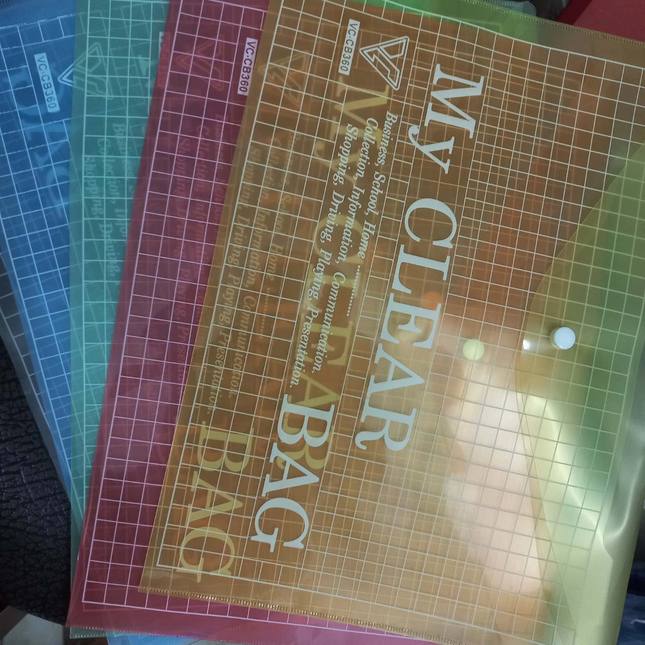 Bìa nút F4 màu My Clear - Màu Trắng