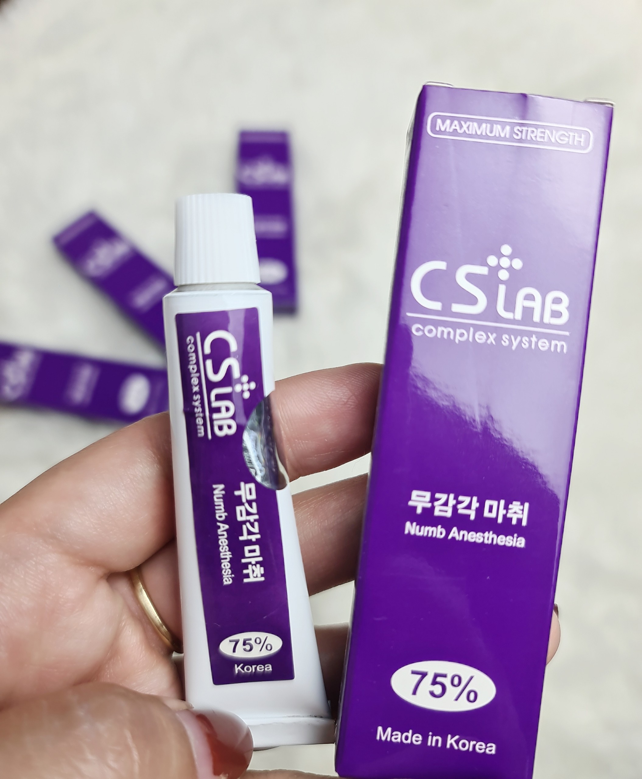 Tuýp dưỡng Cslab Tím Môi Mày Mí Hàn Quốc