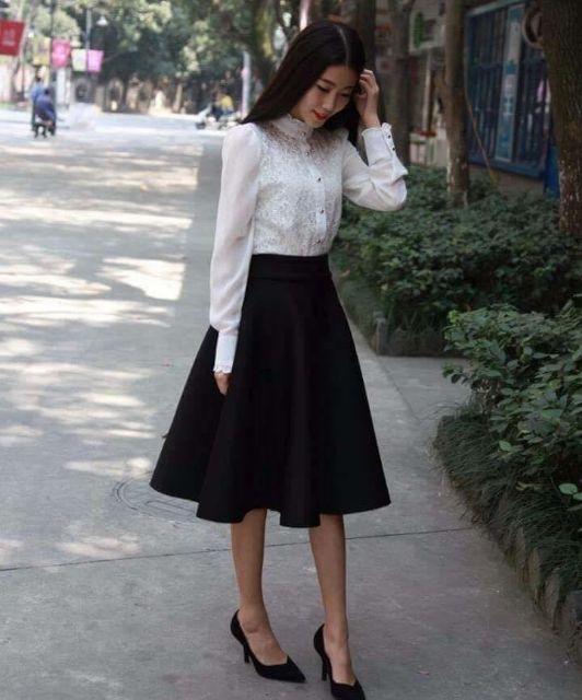 Chân váy xòe dài đến đầu gối tiện lợi sang chảnh