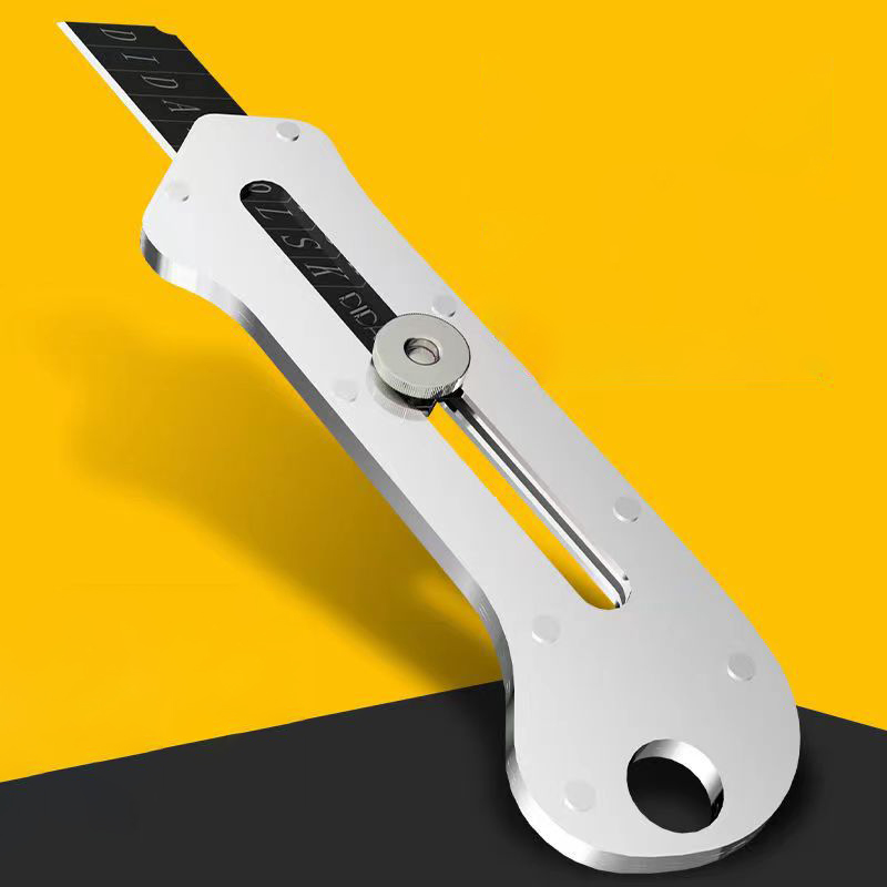 Dao rọc giấy cán thép chất liệu kim loại với lưỡi thép SK5 18mm