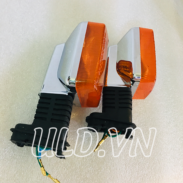 ĐÈN XI NHAN SAU XE 82