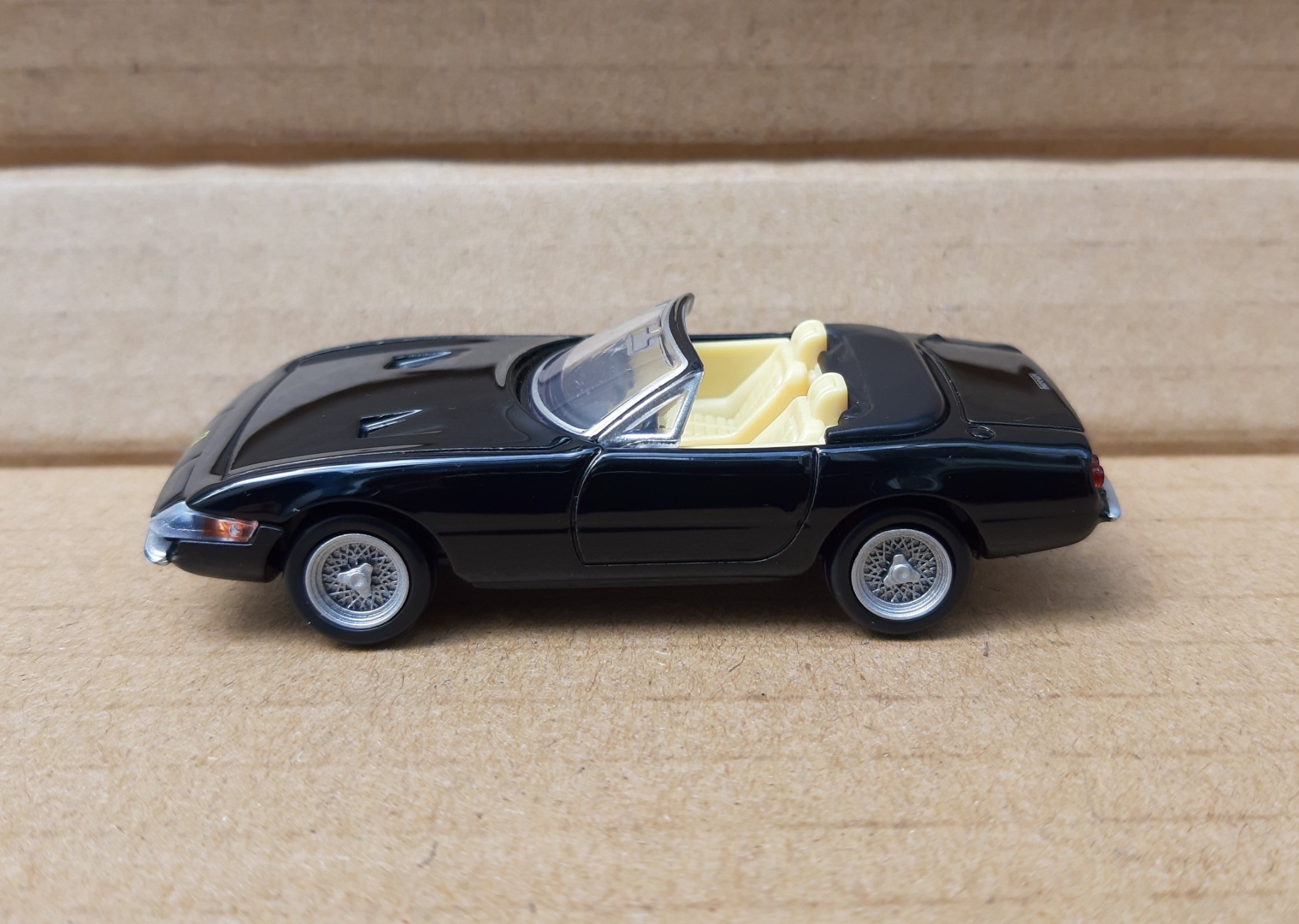 Xe mô hình Tomica - Siêu xe Ferrari 365 mui trần dòng Premium màu đen giá rẻ