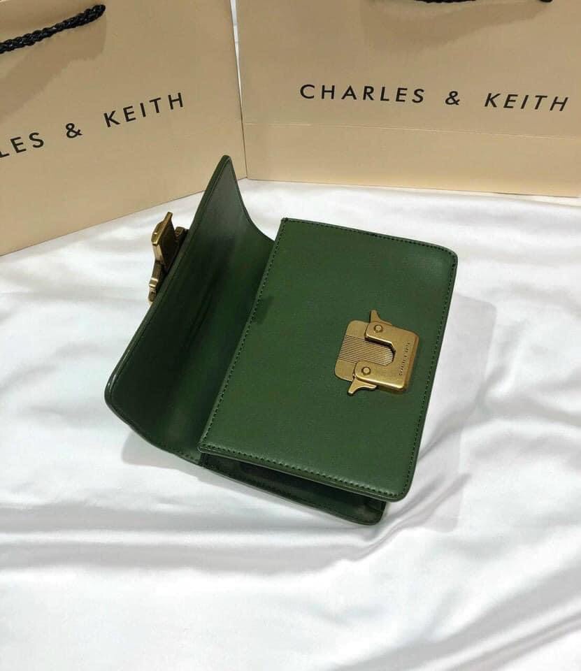 Túi CNK Khoá Cánh Dây Xích Double Handle Metallic Push-Lock Shoulder Bag