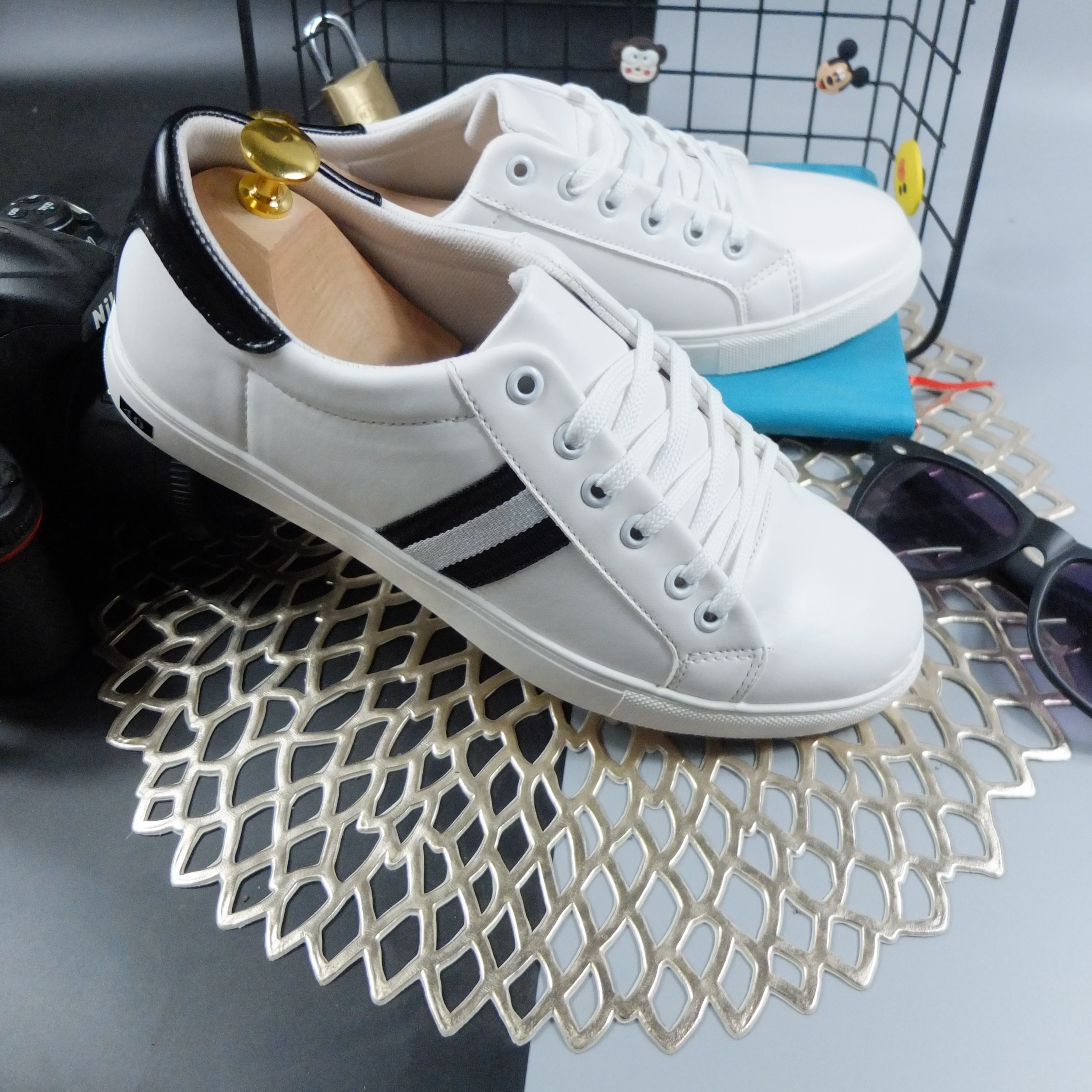 giầy nam sneaker sọc đỏ sọc xám