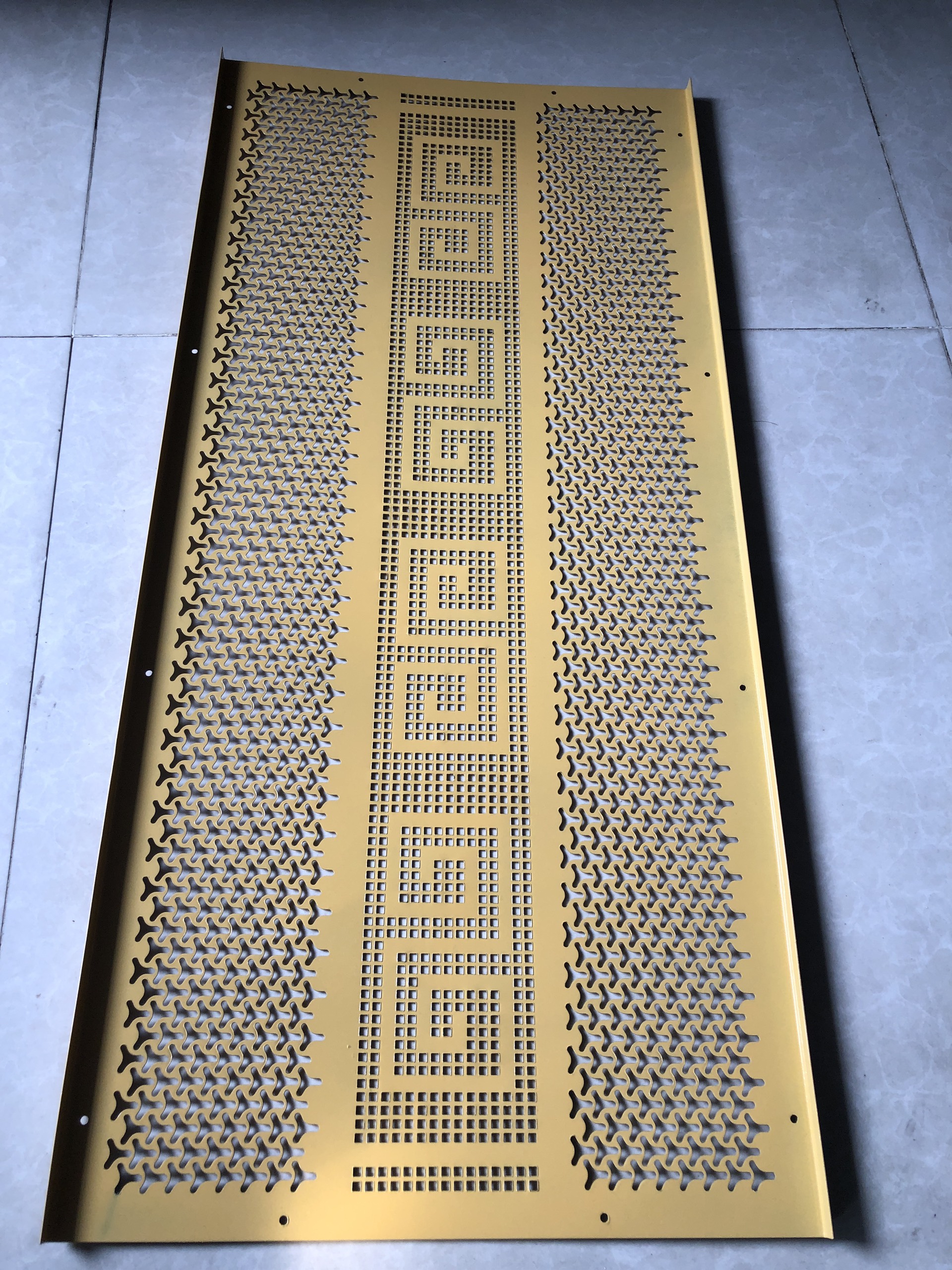 Lưới loa 3 tất đôi ( loại tốt) 78.5 cm X 36 cm