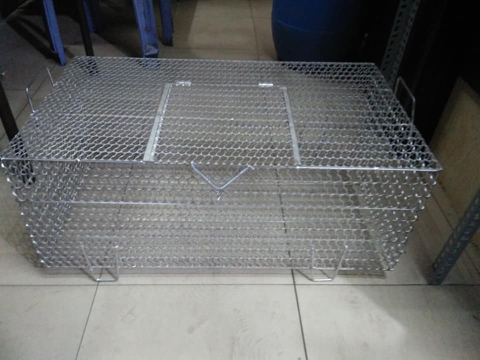 Lồng nuôi gà con lưới mắt sên